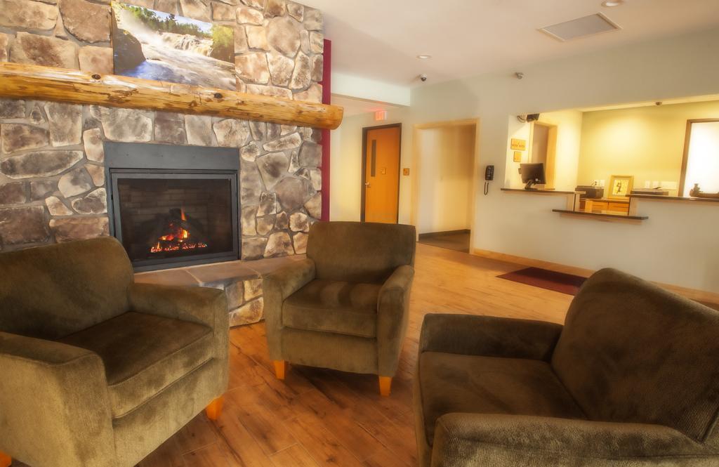 Junction Inn Suites & Conference Center Babbitt Экстерьер фото
