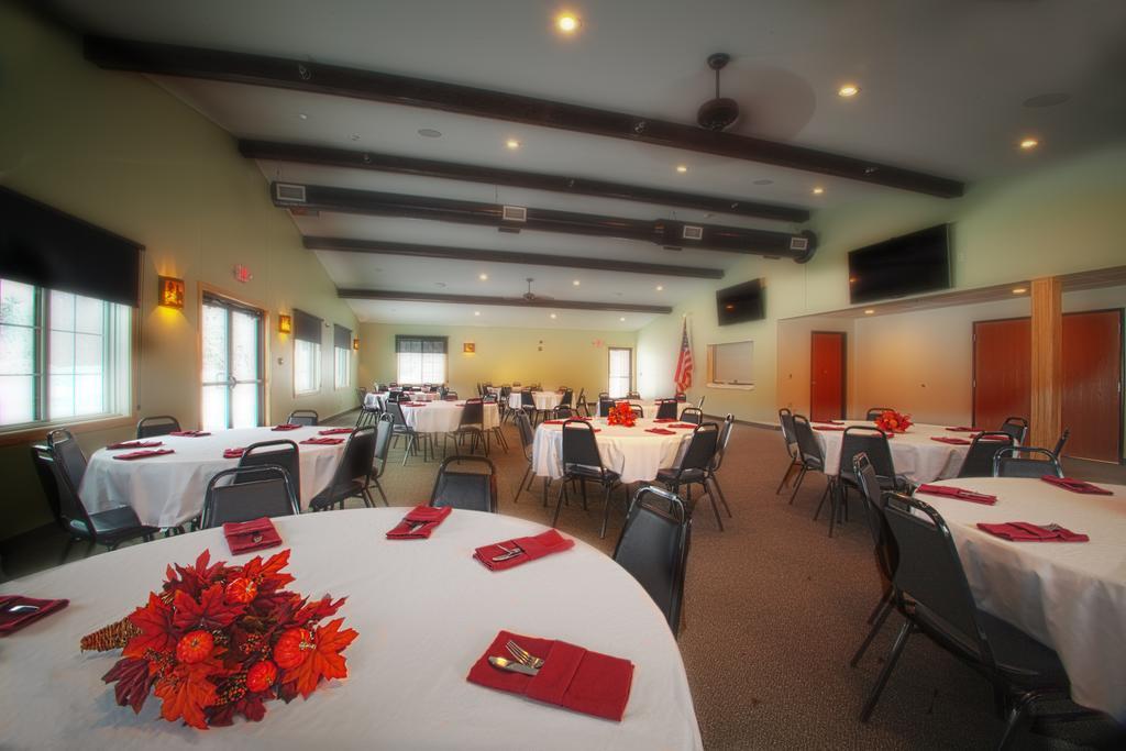 Junction Inn Suites & Conference Center Babbitt Экстерьер фото
